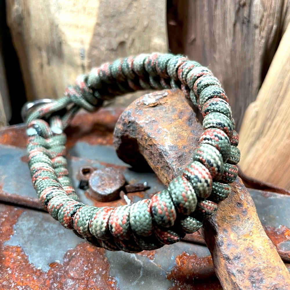 Men’s Camouflage Paracord Bracelet. 8.75